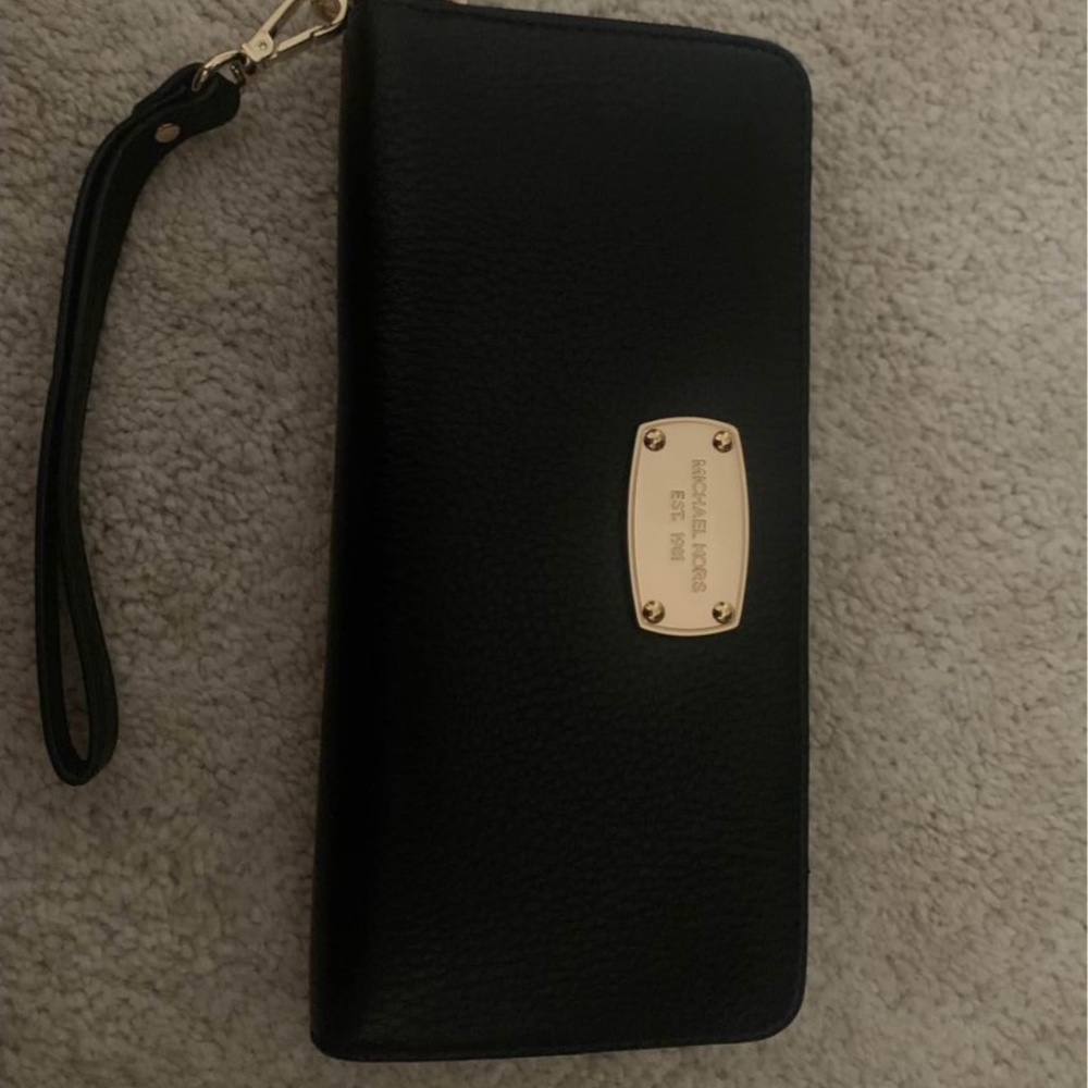Michael Kors wristlet/wallet